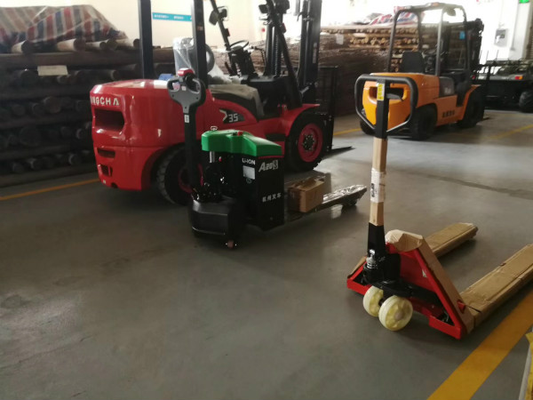 怎么操作叉車(chē)才安全？這些危險要規避！