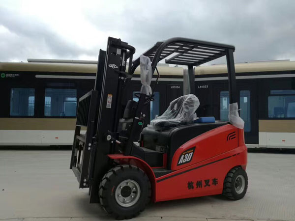 電動(dòng)叉車(chē)磨合期——新購買(mǎi)的電動(dòng)叉車(chē)使用注意事項