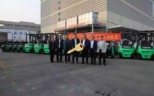 【強勢】杭叉集團交付湖南某大型冷庫58臺鋰電池叉車(chē)！