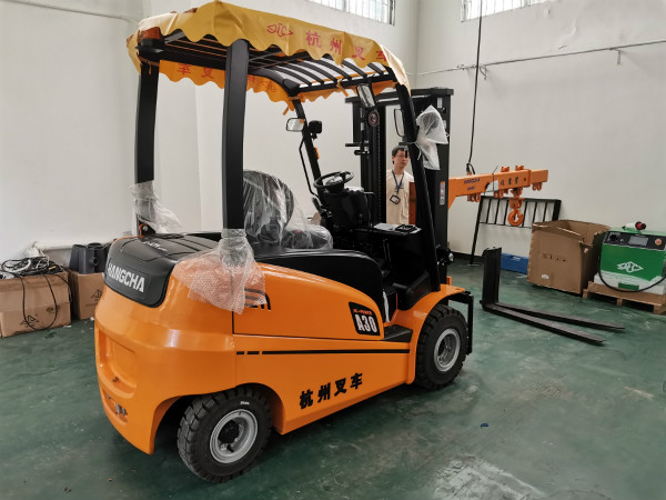 【叉車(chē)保養小知識】叉車(chē)電池怎樣加水才正確？
