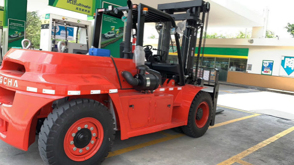 內燃叉車(chē)